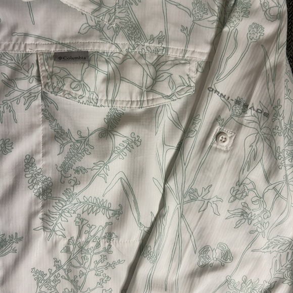 EUC Columbia antimacrobial lightweight button down - Picture 3 of 11